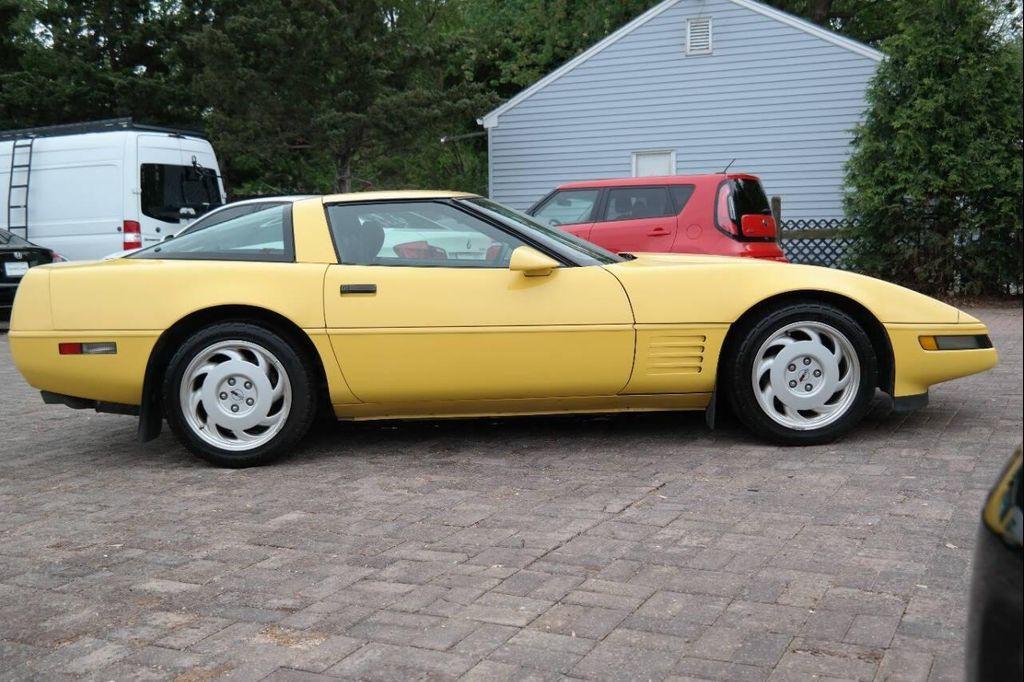 used 1992 Chevrolet Corvette car, priced at $15,900