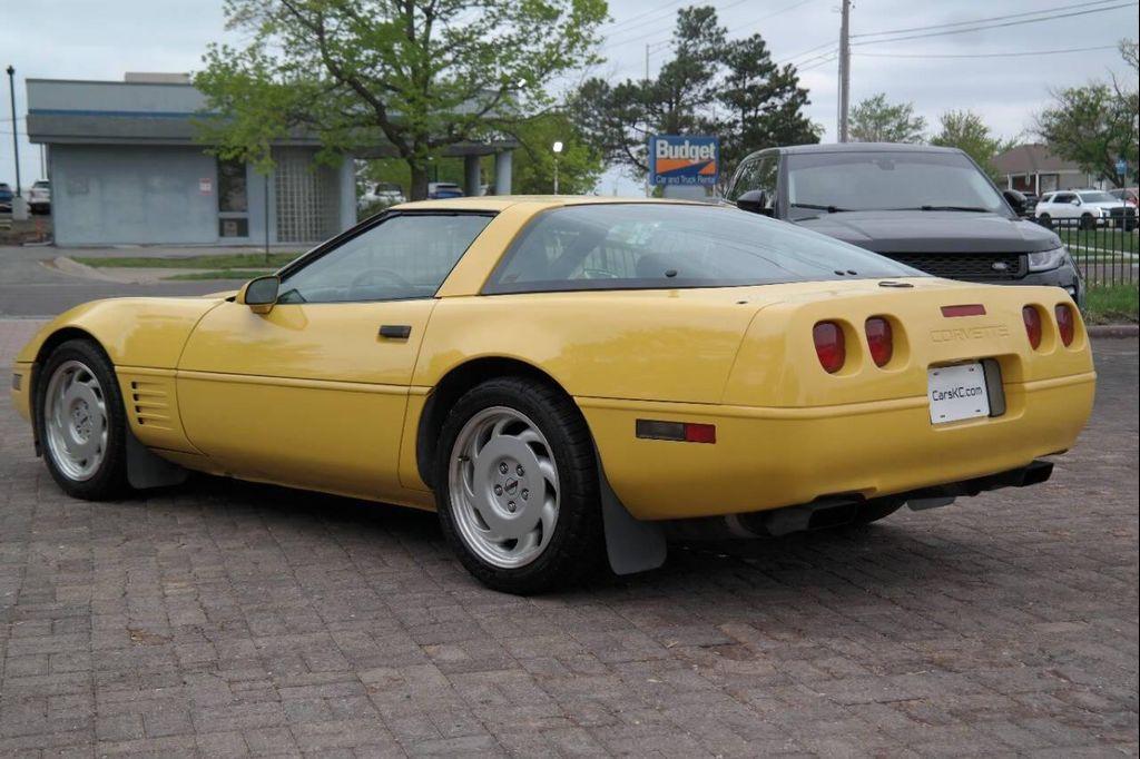 used 1992 Chevrolet Corvette car, priced at $15,900