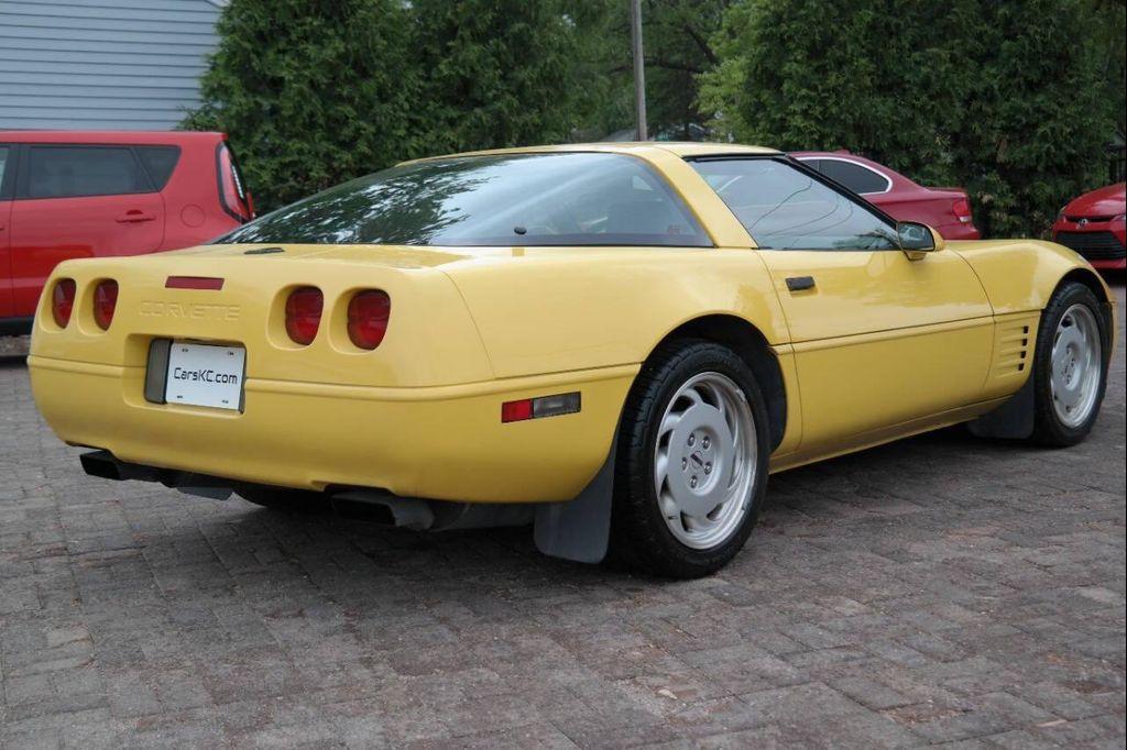 used 1992 Chevrolet Corvette car, priced at $15,900