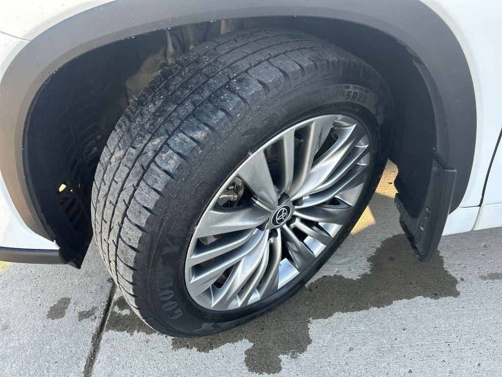 used 2022 Toyota Highlander car, priced at $33,999