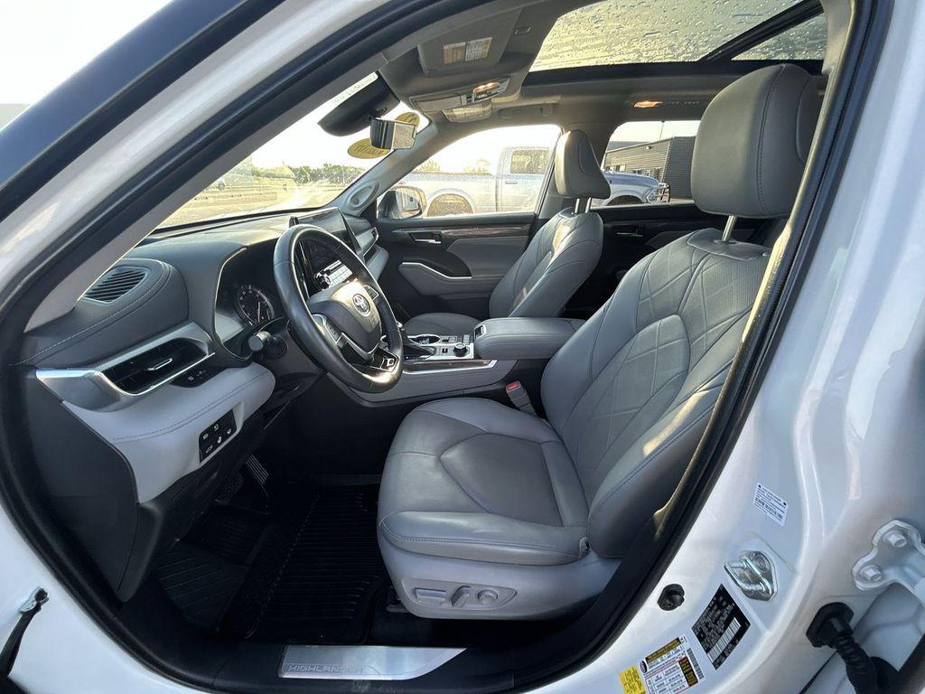 used 2022 Toyota Highlander car, priced at $33,999