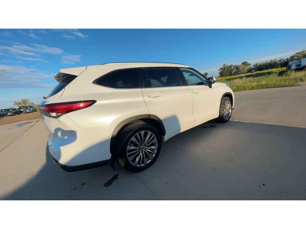 used 2022 Toyota Highlander car, priced at $33,999