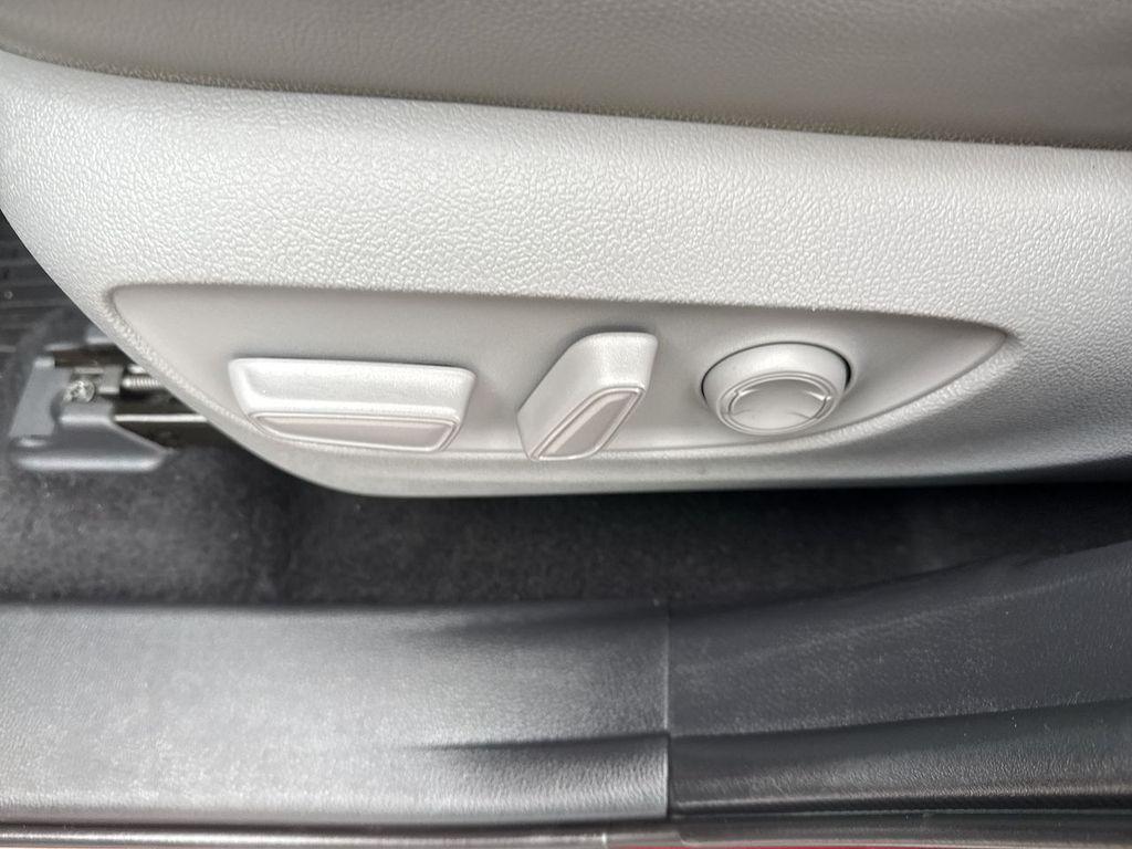 used 2022 Toyota Highlander car, priced at $32,997