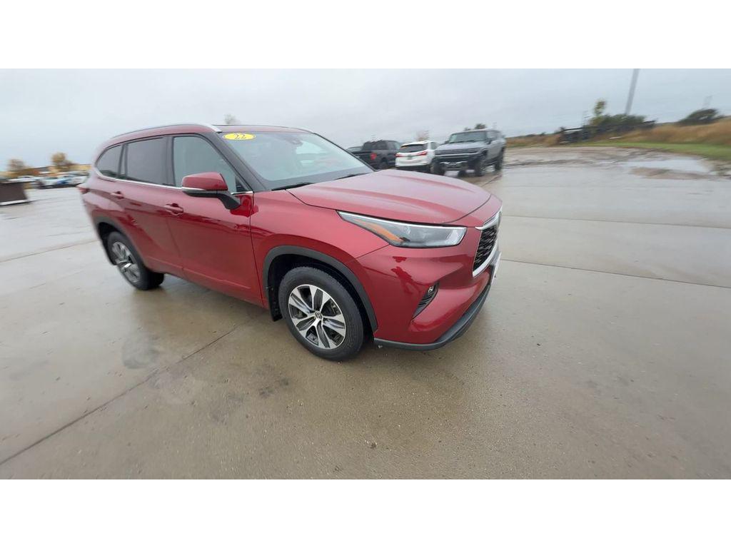 used 2022 Toyota Highlander car, priced at $32,997