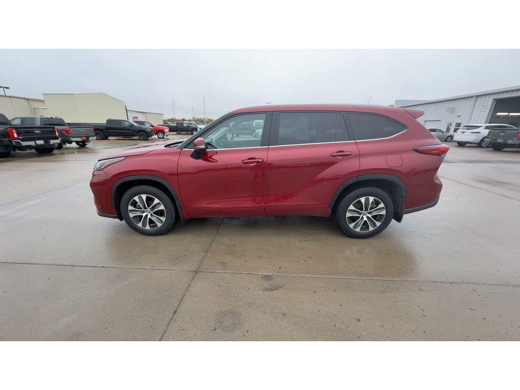 used 2022 Toyota Highlander car, priced at $32,997