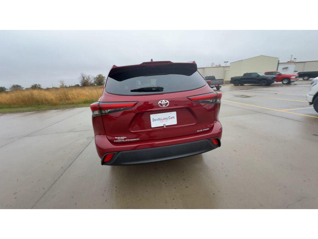 used 2022 Toyota Highlander car, priced at $32,997