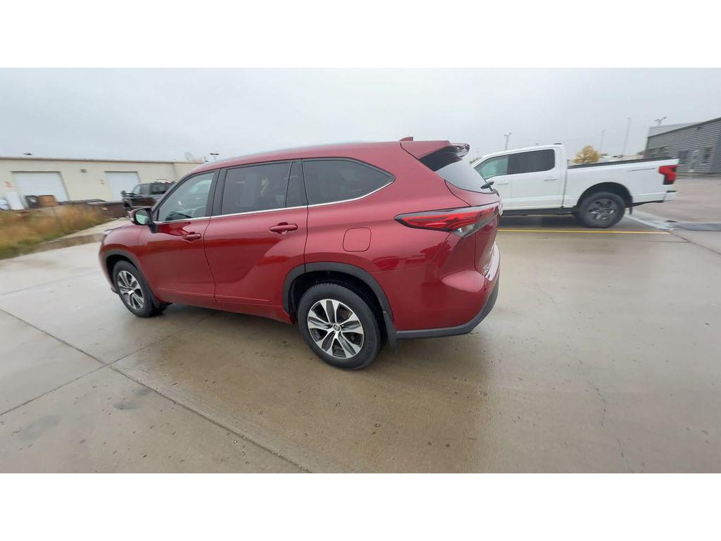 used 2022 Toyota Highlander car, priced at $32,997