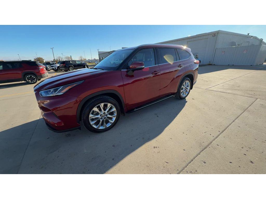 used 2024 Toyota Highlander car, priced at $43,795