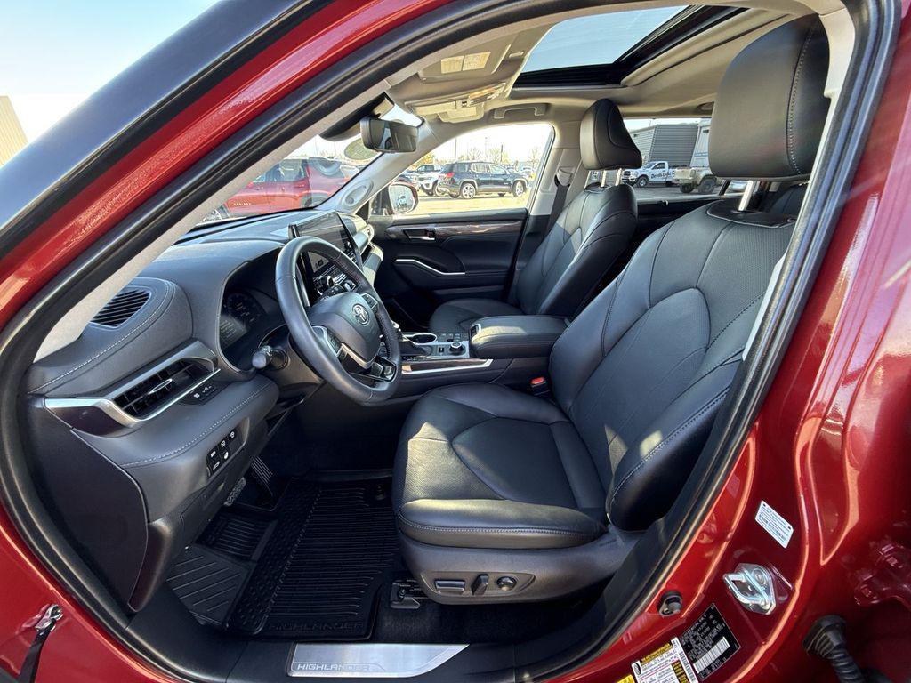 used 2024 Toyota Highlander car, priced at $43,795