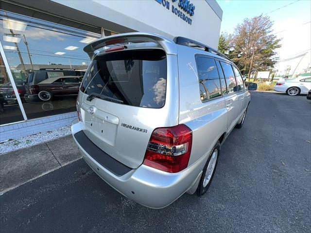 used 2005 Toyota Highlander car, priced at $13,588