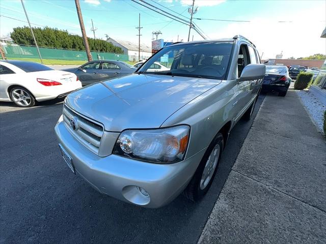 used 2005 Toyota Highlander car, priced at $13,588