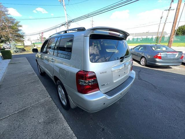 used 2005 Toyota Highlander car, priced at $13,588