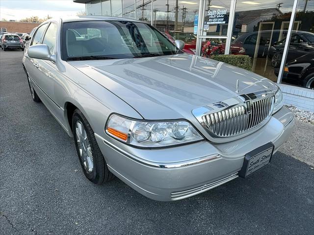 used 2004 Lincoln Town Car car, priced at $13,485