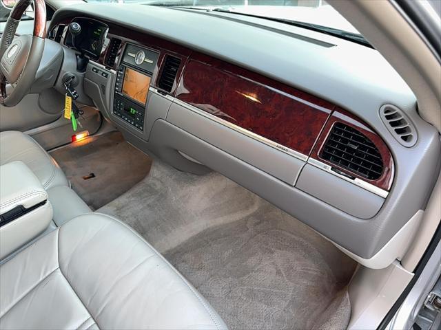 used 2004 Lincoln Town Car car, priced at $13,485