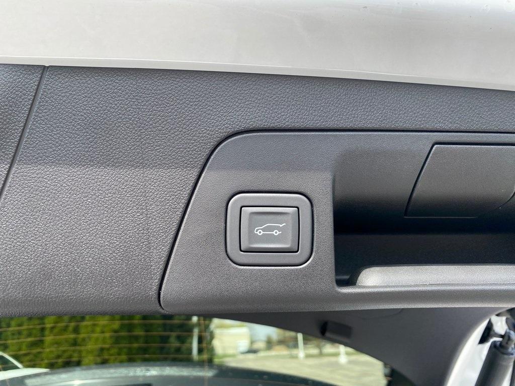 new 2025 Buick Envision car, priced at $39,918