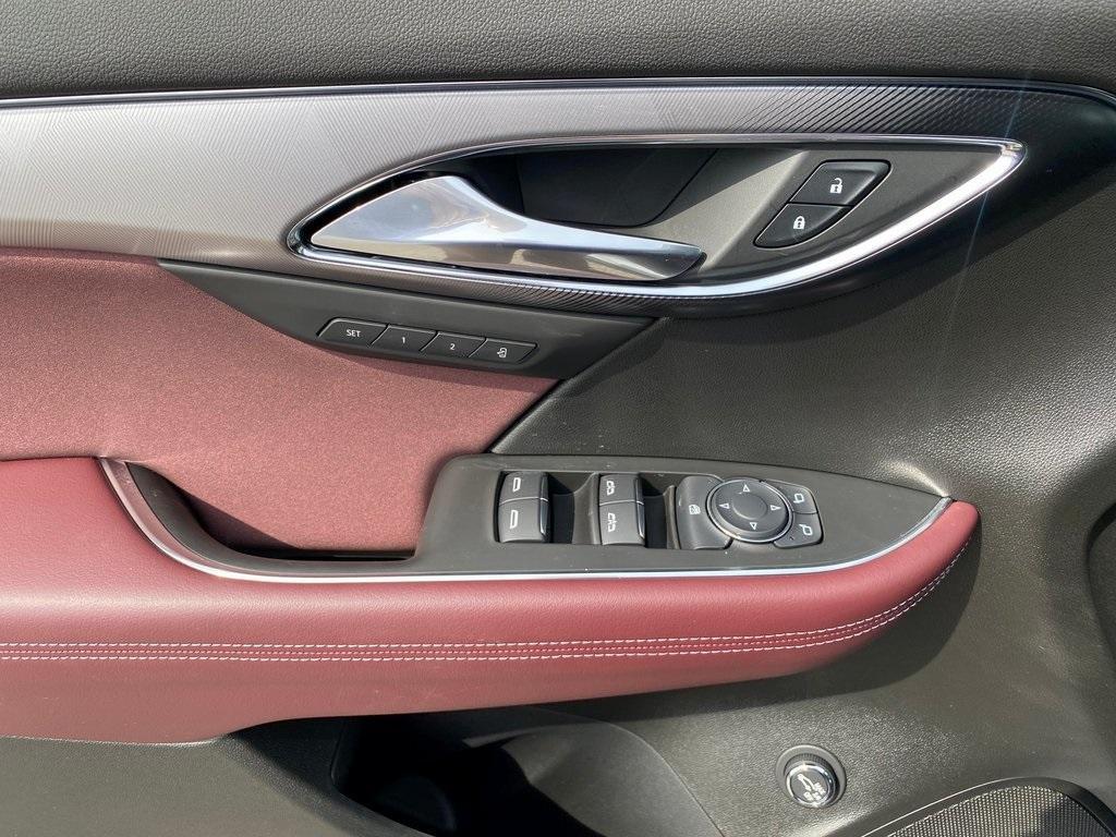 new 2025 Buick Envision car, priced at $39,918