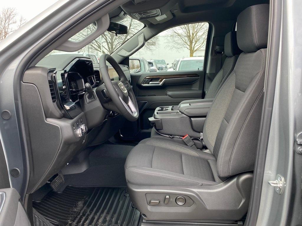 new 2025 GMC Sierra 1500 car, priced at $48,727