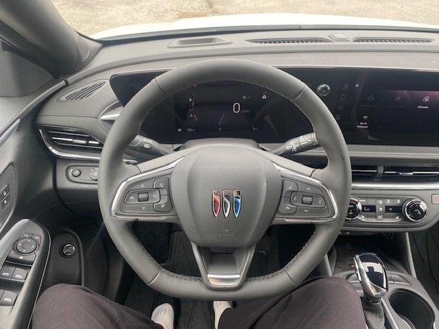 new 2025 Buick Envista car, priced at $25,282