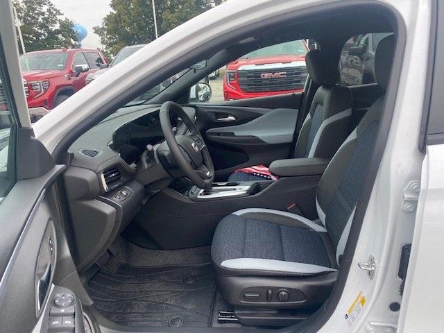 new 2025 Buick Envista car, priced at $25,282