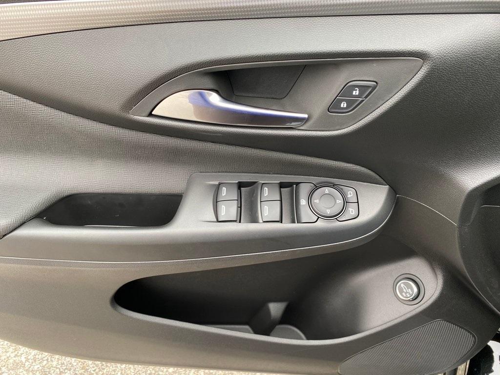 new 2025 Buick Envista car, priced at $29,885