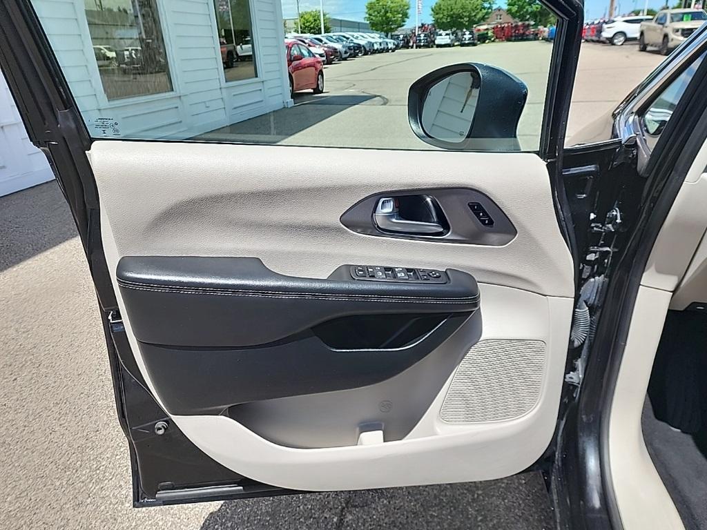 used 2023 Chrysler Pacifica car, priced at $23,850