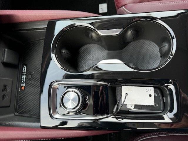 new 2025 Buick Envision car, priced at $40,179