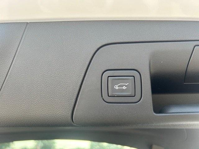 new 2025 Buick Envision car, priced at $38,879