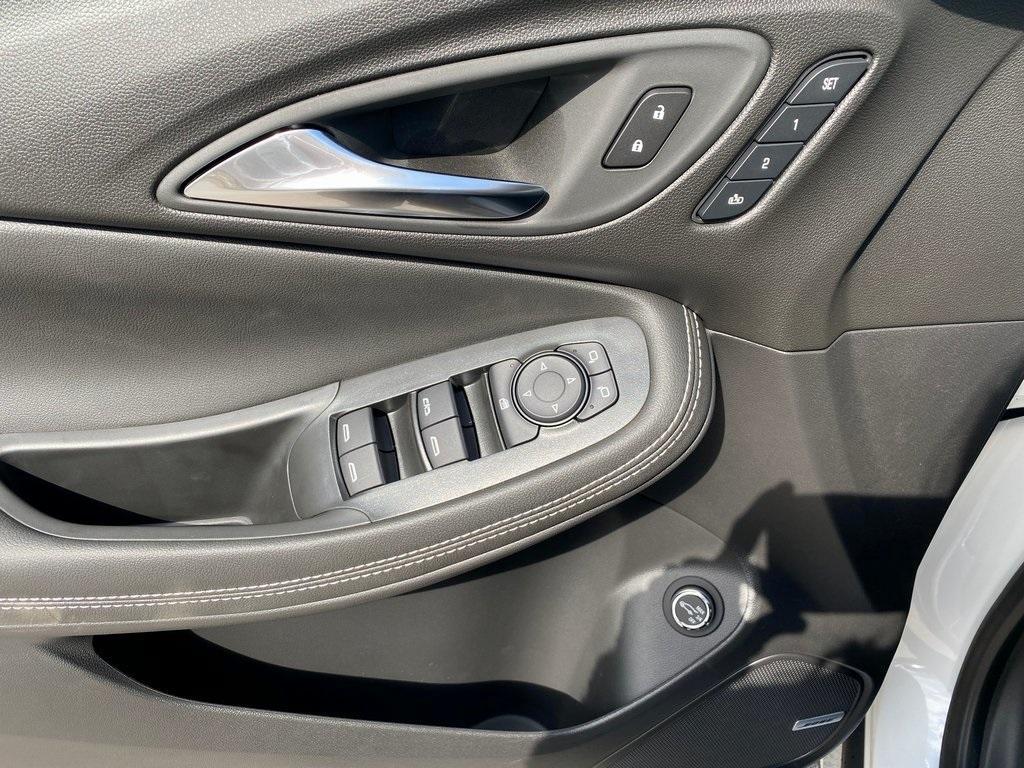 new 2025 Buick Encore GX car, priced at $35,426