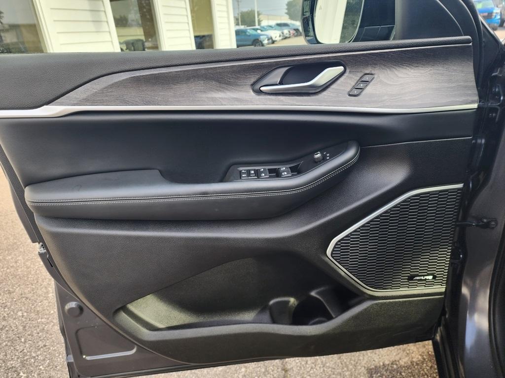 used 2024 Jeep Grand Cherokee car, priced at $36,995