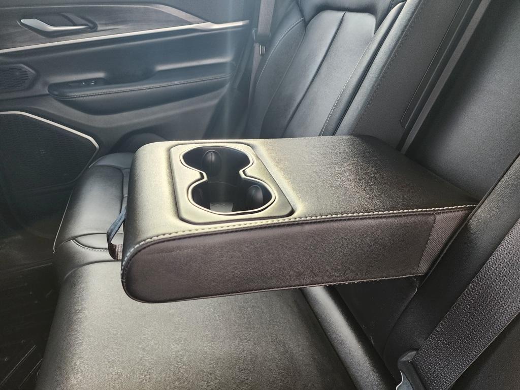 used 2024 Jeep Grand Cherokee car, priced at $36,995