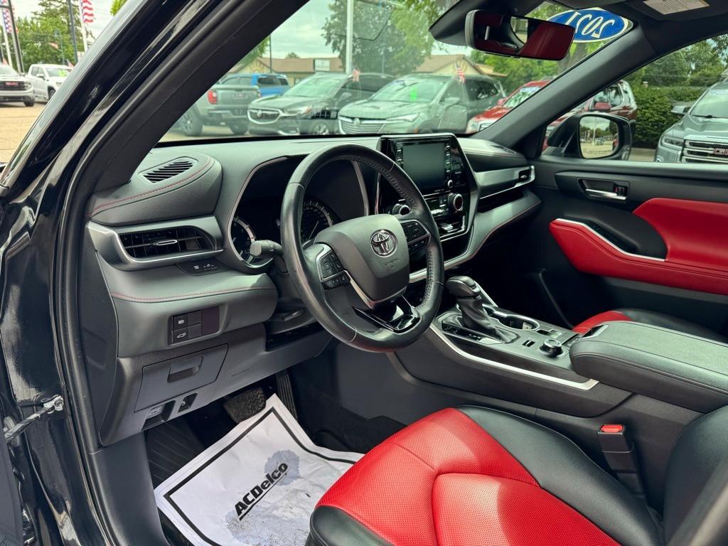 used 2021 Toyota Highlander car, priced at $33,995