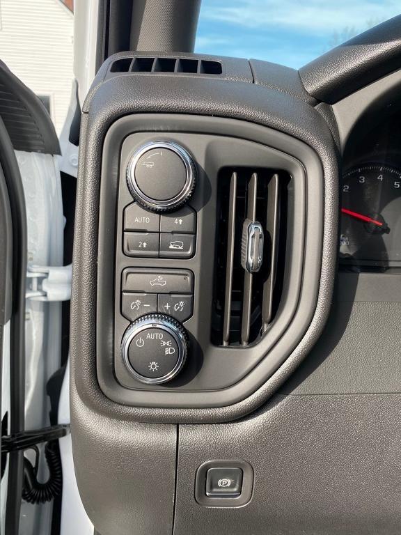 new 2025 GMC Sierra 1500 car, priced at $38,476