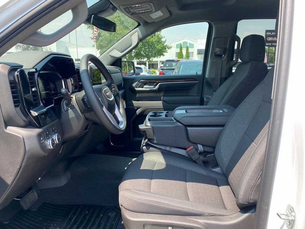 new 2025 GMC Sierra 1500 car, priced at $45,557