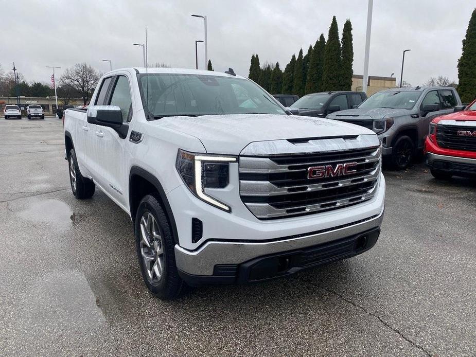 new 2025 GMC Sierra 1500 car, priced at $51,272