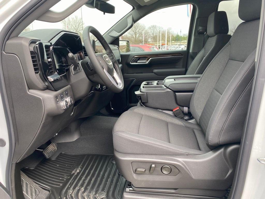 new 2025 GMC Sierra 1500 car, priced at $48,295