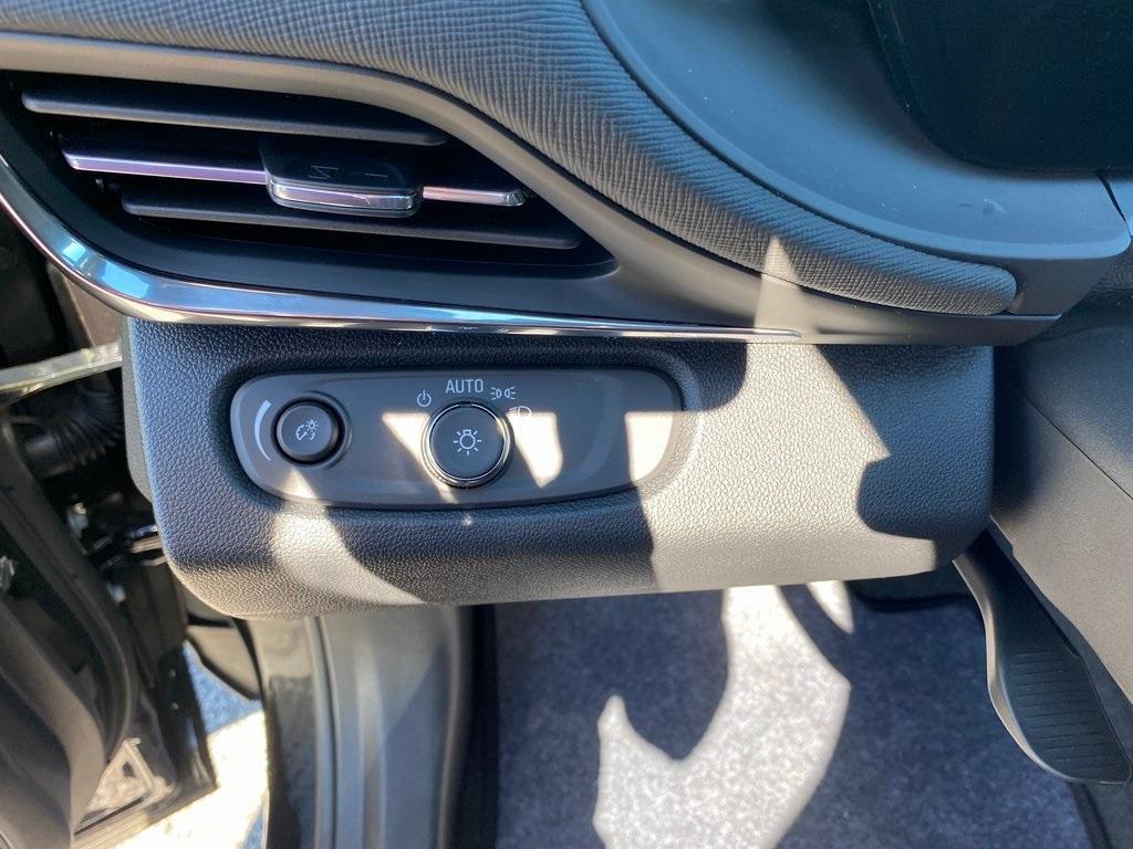 new 2025 Buick Envista car, priced at $25,169