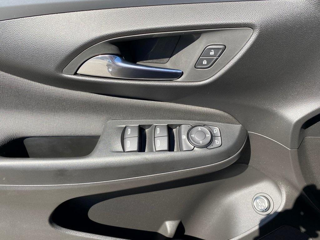 new 2025 Buick Envista car, priced at $25,169
