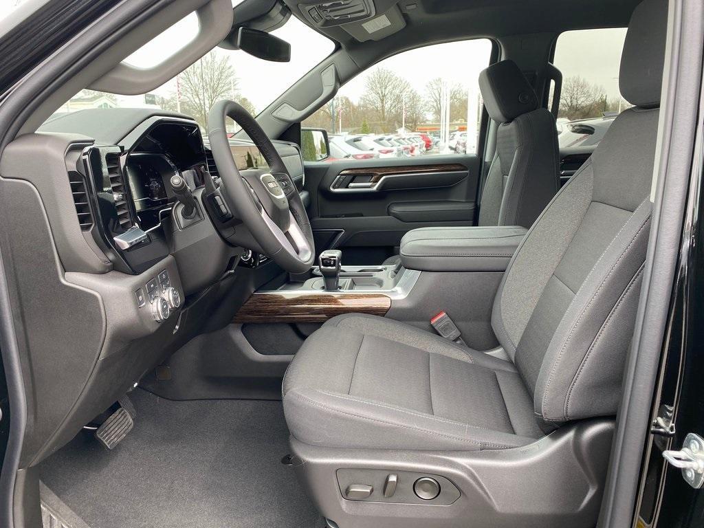 new 2025 GMC Sierra 1500 car, priced at $51,071
