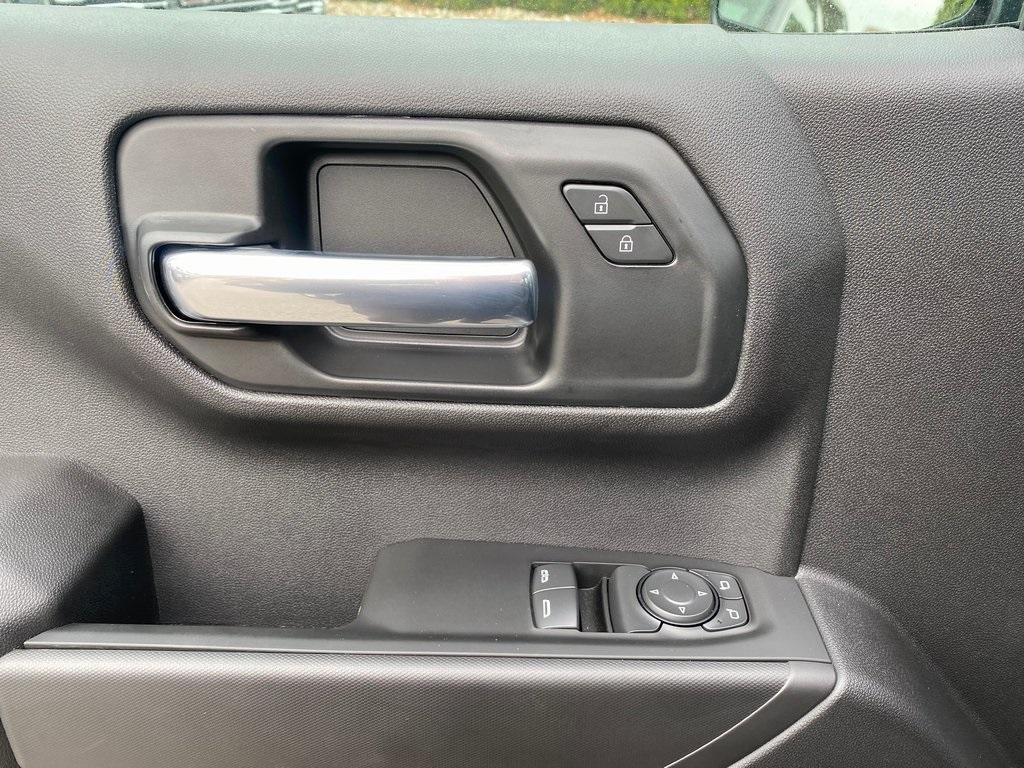 new 2025 GMC Sierra 1500 car, priced at $42,682