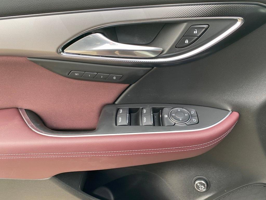 new 2025 Buick Envision car, priced at $38,873