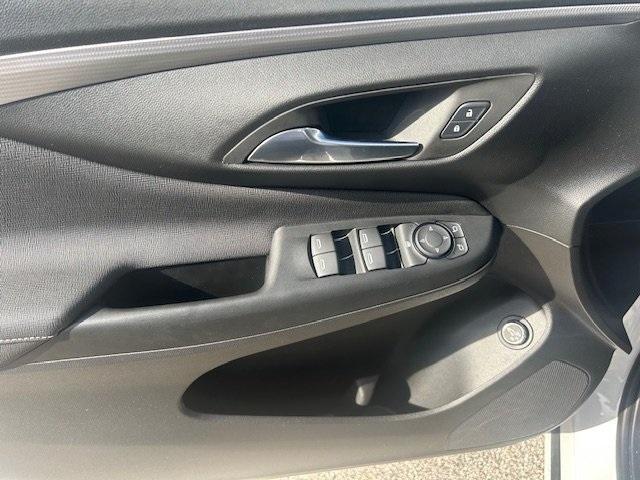 new 2025 Buick Envista car, priced at $29,057