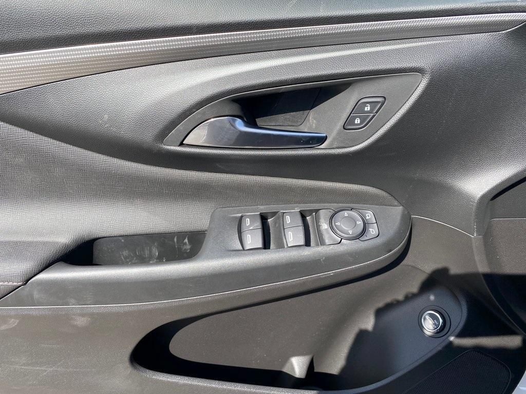 new 2025 Buick Envista car, priced at $30,057