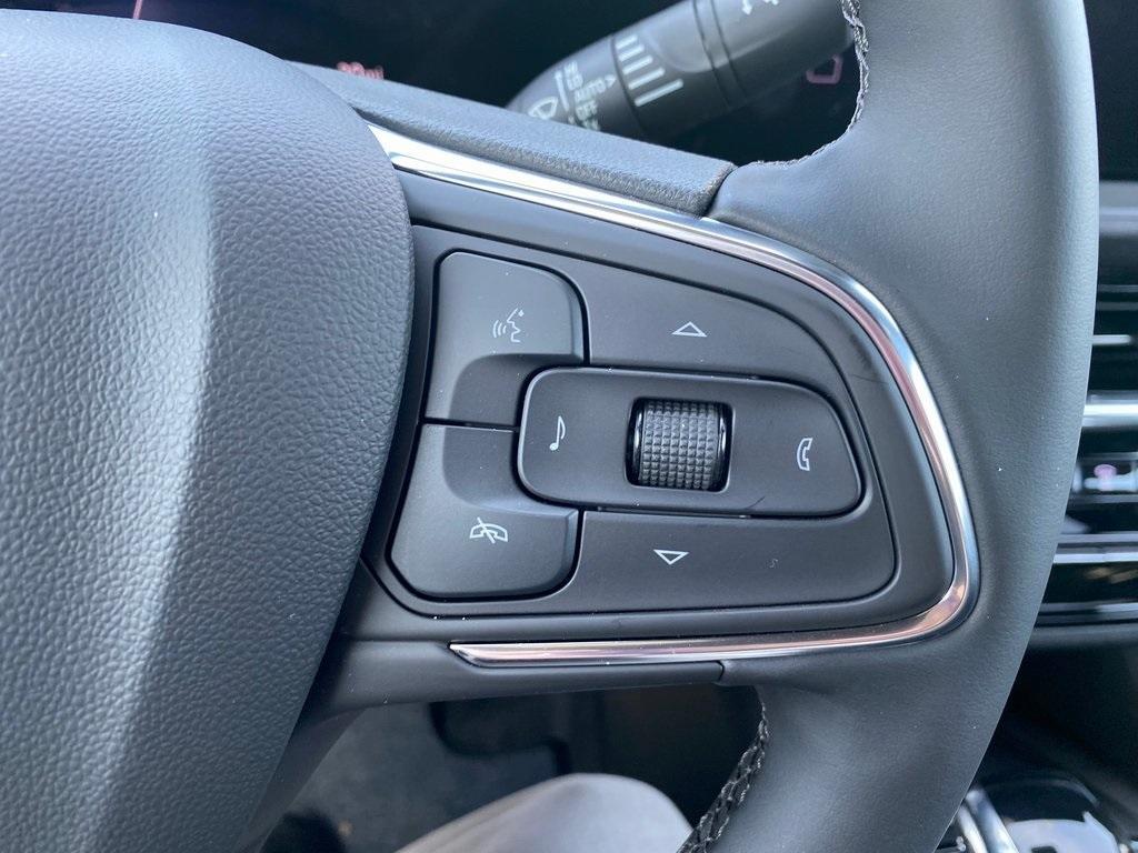 new 2025 Buick Envista car, priced at $30,057