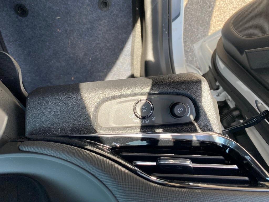 new 2025 Buick Envista car, priced at $30,057