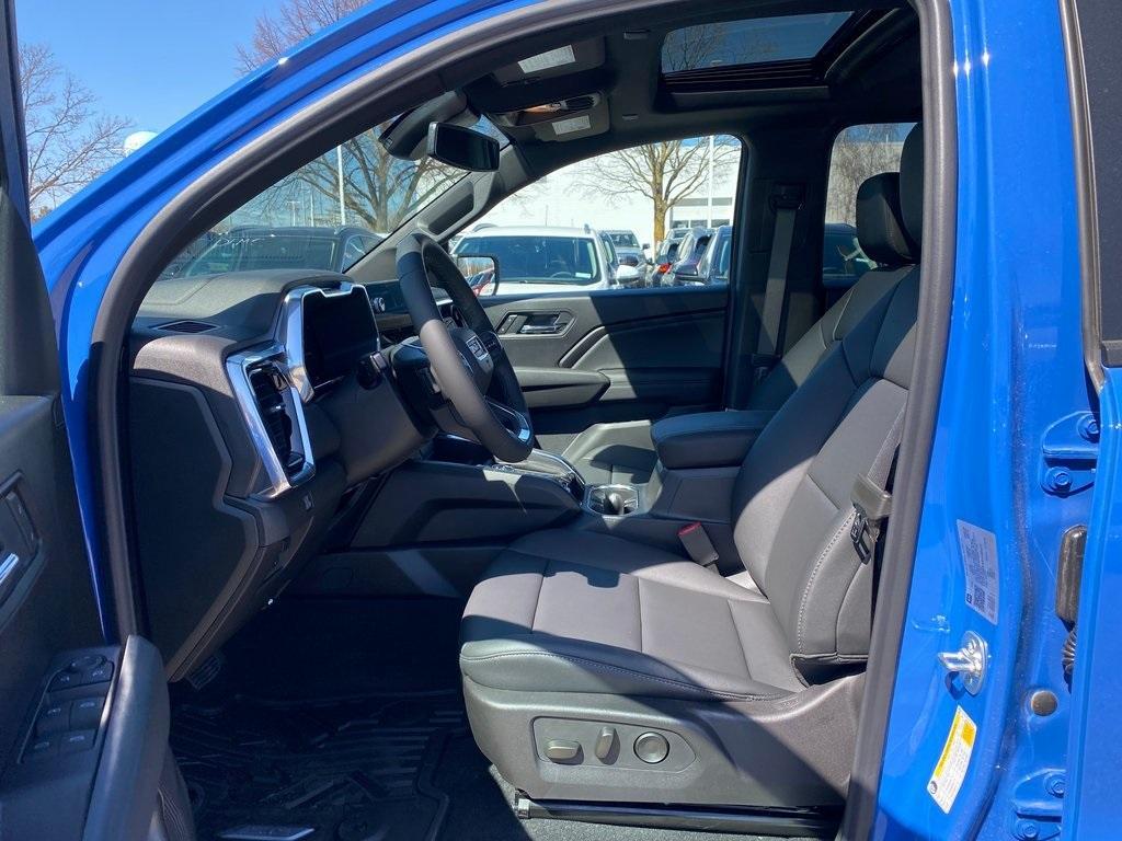 new 2025 GMC Canyon car, priced at $45,998