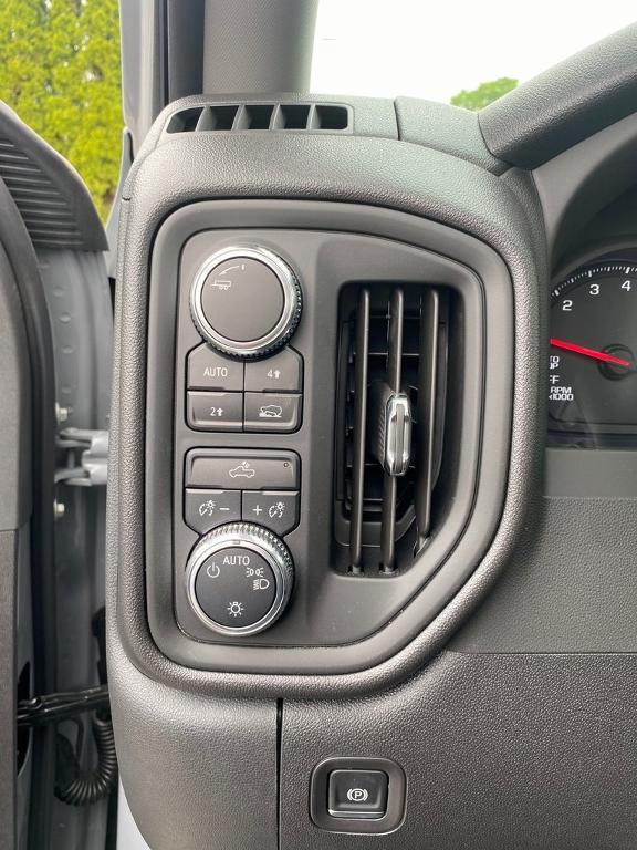 new 2025 GMC Sierra 1500 car, priced at $42,080