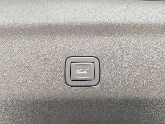 new 2025 GMC Yukon XL car, priced at $77,244
