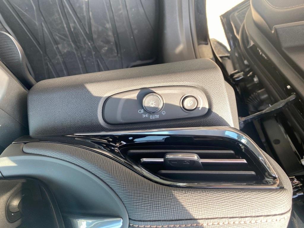 new 2025 Buick Envista car, priced at $29,885
