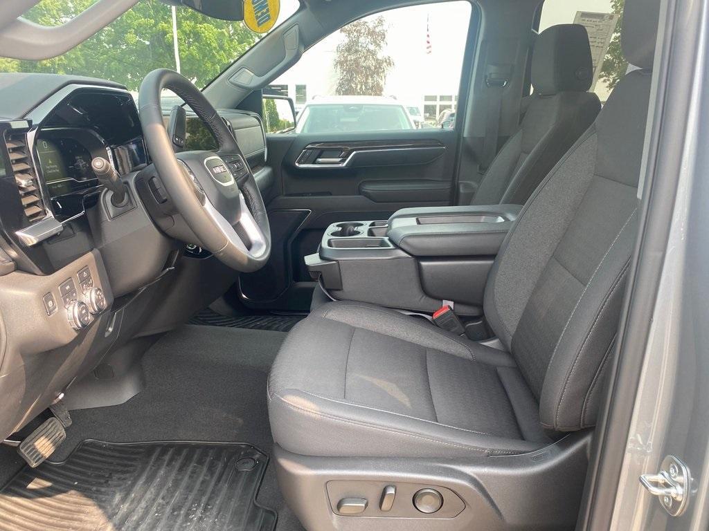 new 2025 GMC Sierra 1500 car, priced at $47,099