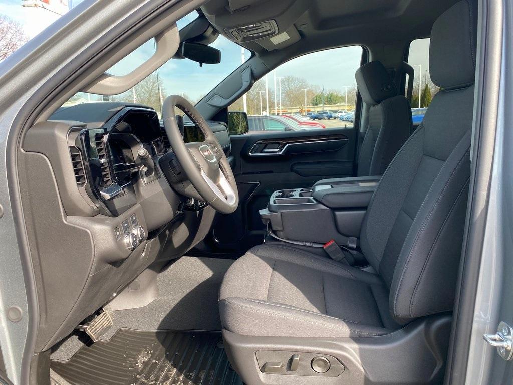 new 2025 GMC Sierra 1500 car, priced at $49,076